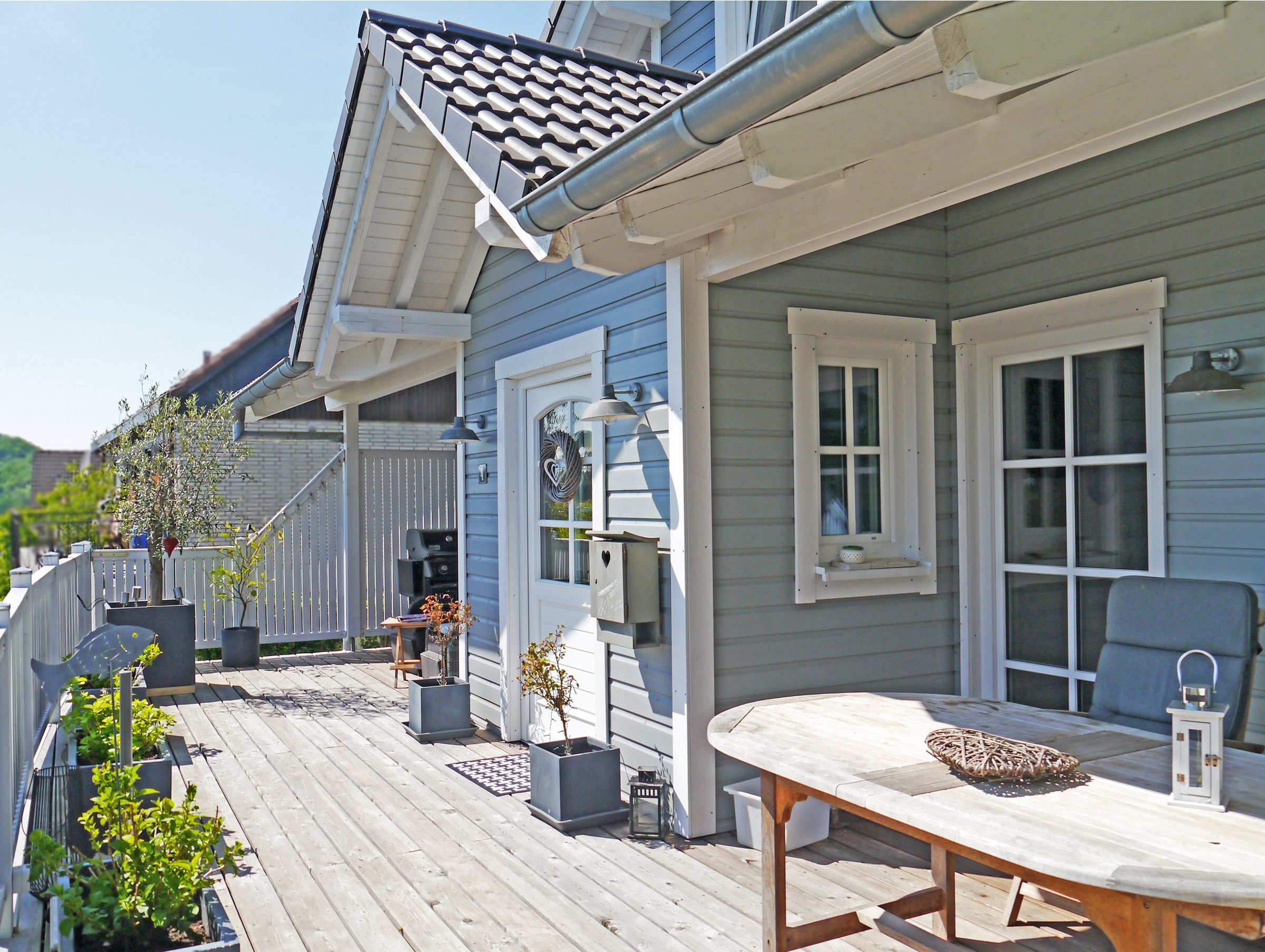Holzhaus mit Terrasse